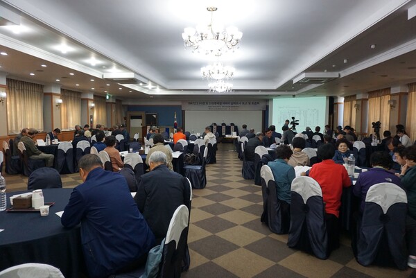  '제주4.3진상규명과 명예회복을 위한 도민연대(이하 도민연대)는 전날인 2일 제주시 하니크라운 호텔 회의실에서 '1947년 3.1사건과 3.10총파업 피해자' 실태조사 보고 및 토론회를 개최했다.  (사진=박지희 기자)