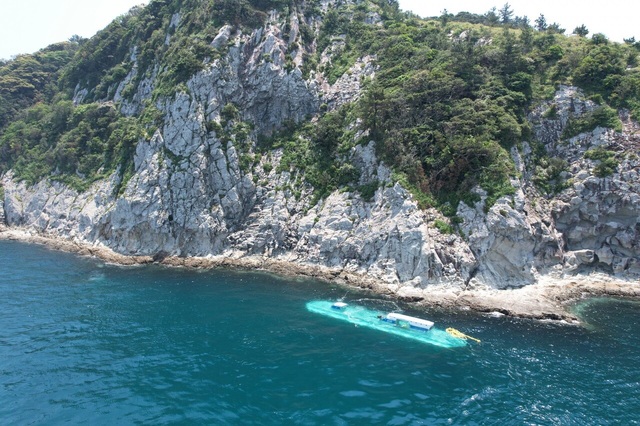 서귀포 일대의 관광잠수함. (사진=해양시민과학센터 파란)