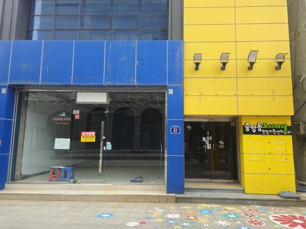 사업 종료 후  중앙동도시재생 현장지원센터는 자리를 비웠다. 중앙상가에는 빈 점포들이 많았다. 애초 목적인 상권활성화를 달성했다고 보기 어려운 상황이다.(사진=김재훈 기자)