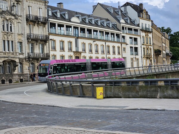 프랑스 메스(Metz)시의 굴절버스(사진=김재훈 기자)