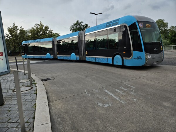 프랑스 메스(Metz)시의 굴절버스(사진=김재훈 기자)