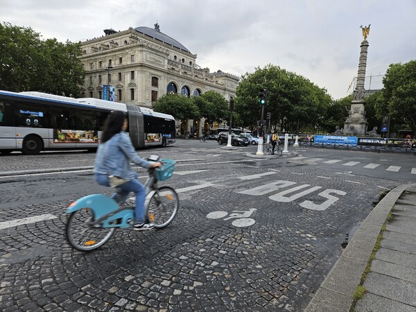 프랑스 파리시의 버스-자전거 전용도로.(사진=김재훈 기자)