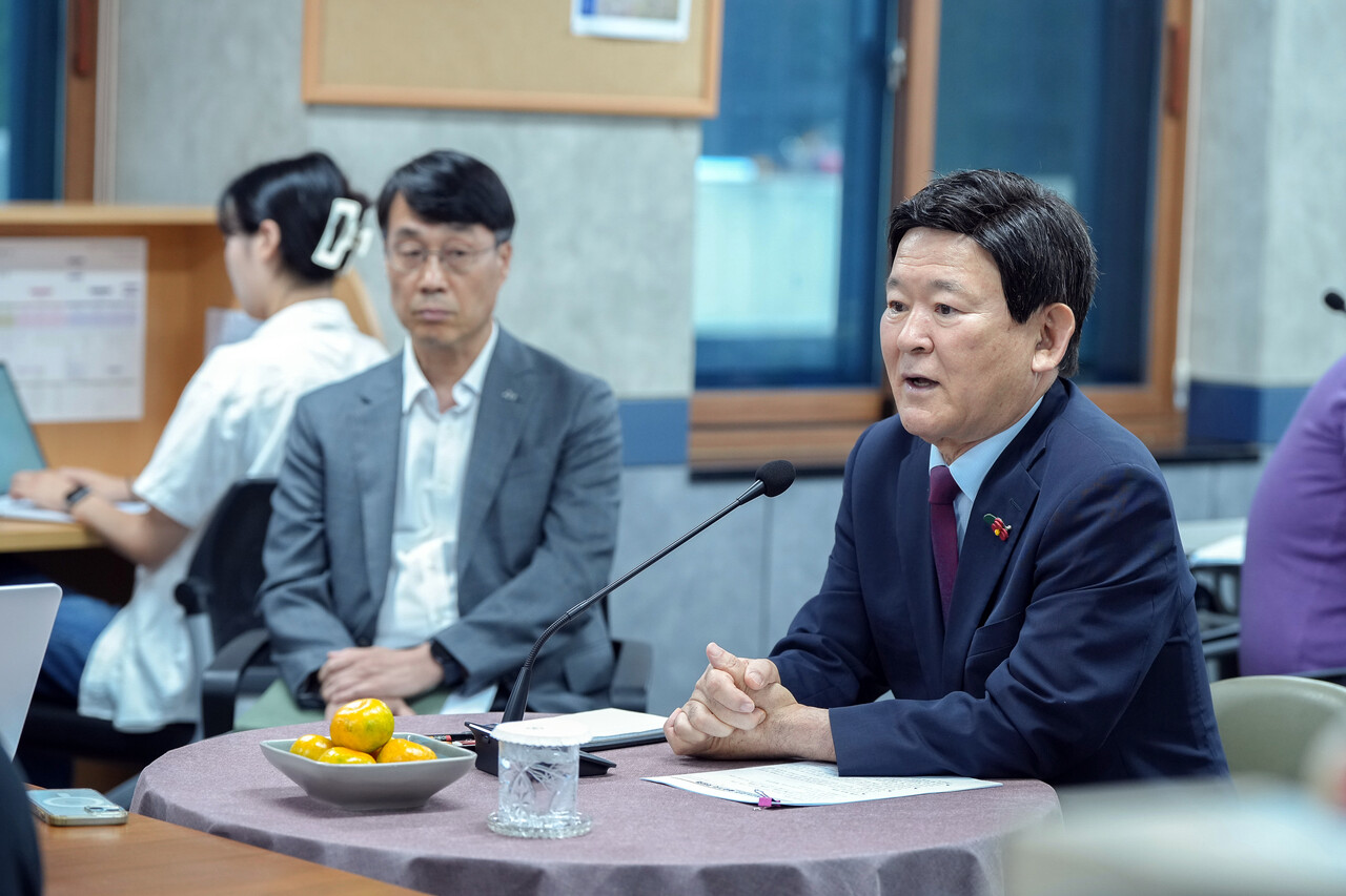 김광수 제주도교육감이 22일 제주도교육청 기자실에서 차담회를 갖고 있다. (사진=제주도교육청 제공)