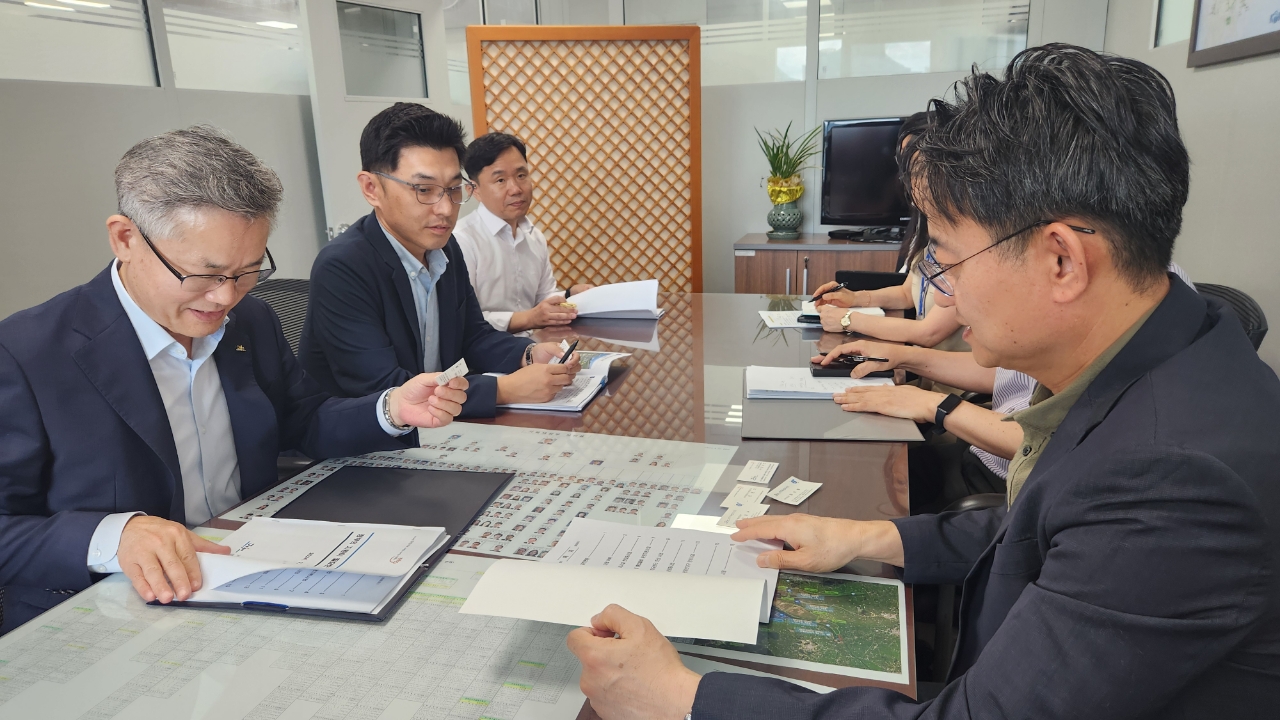 명기 제주도 행정부지사는 이날 기획재정부를 방문, 제주평화대공원 조성 사업(22억원) 등을 포함해 모두 633억 원 규모의 국비 지원을 요청했다. (사진=제주도 제공)