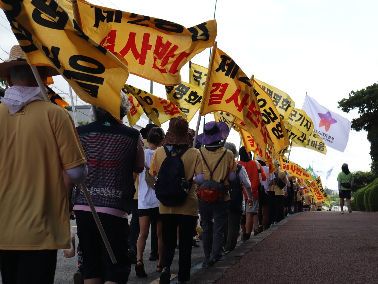 23일 제주생명평화대행진이 이튿날에 접어든 가운데,  10.29 이태원참사 유가족협의회도 함께 했다.  (사진=박지희 기자)