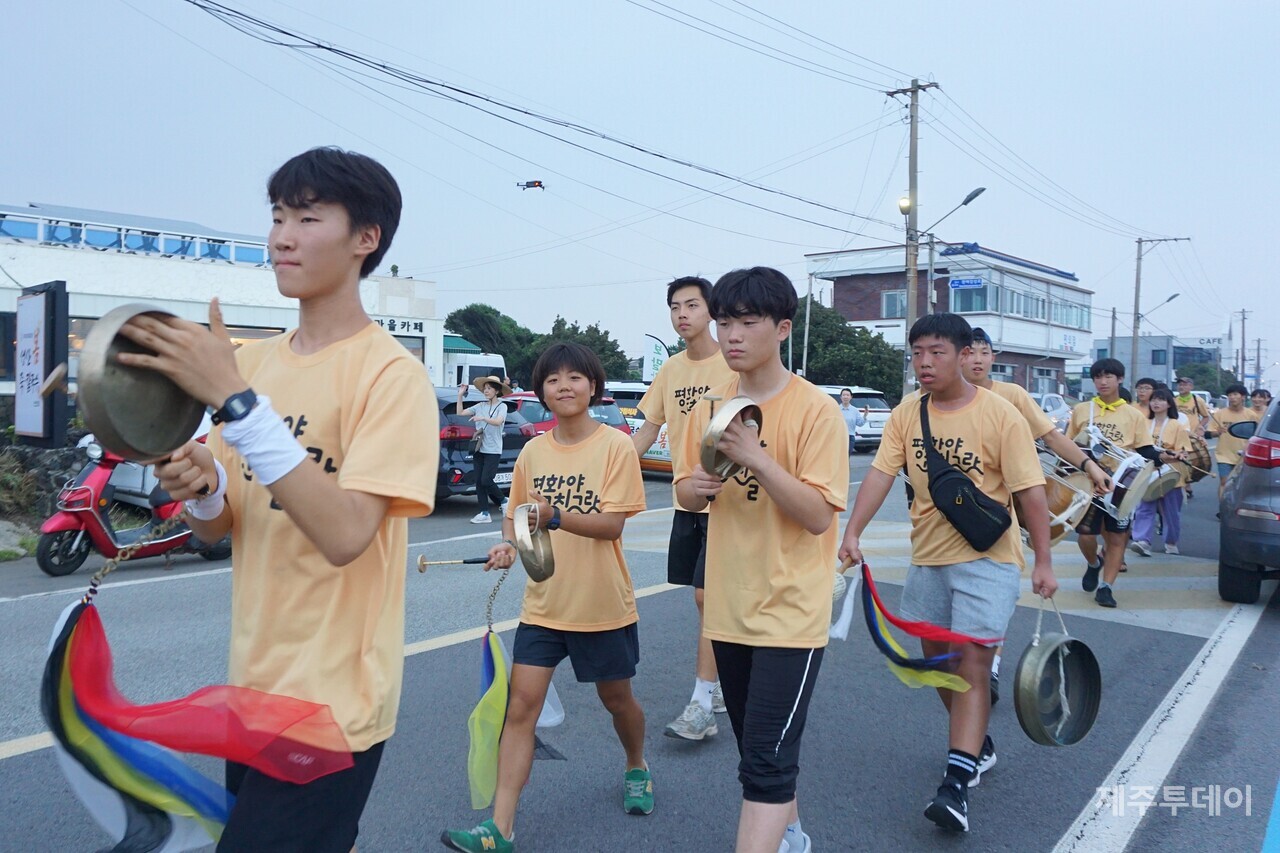 23일 열린 2024제주생명평화대행진 '제2공항 백지화 연대의 밤' 모습. (사진=양유리 기자)