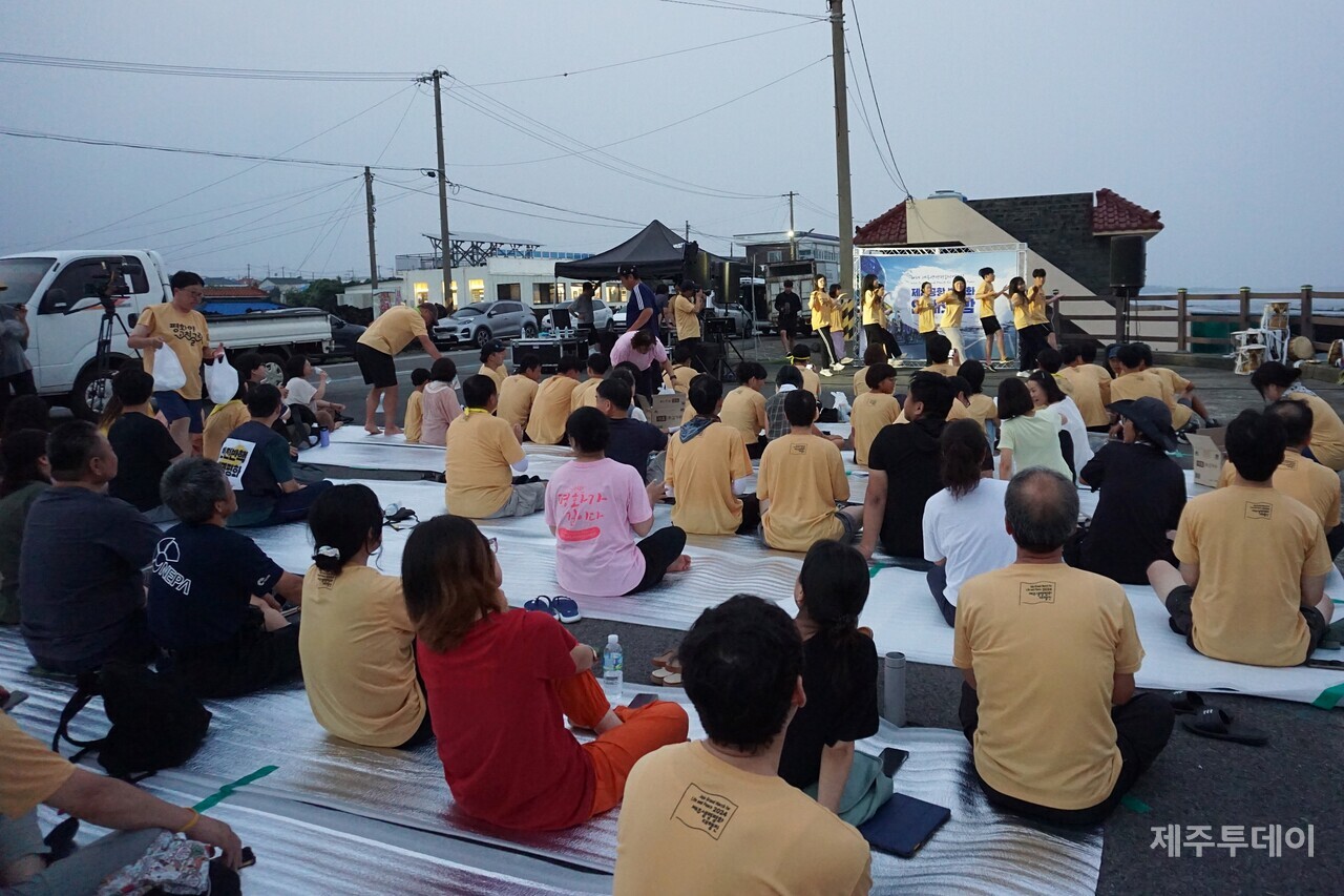 23일 열린 2024제주생명평화대행진 '제2공항 백지화 연대의 밤' 모습. (사진=양유리 기자)