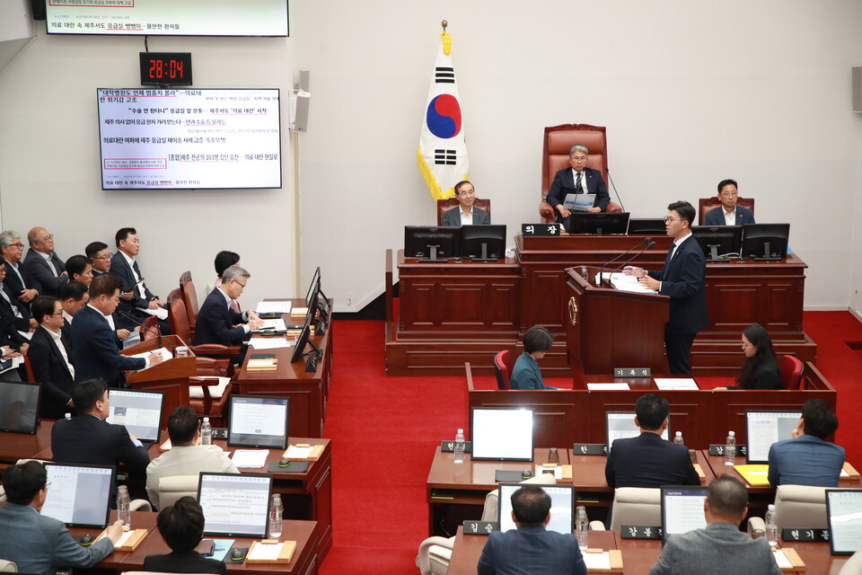 5일 진행된 제주도의회 제431회 임시회 4차 본회의 도정질문에서 현지홍 의원이 질의하고 있다. (사진=제주도의회 제공)