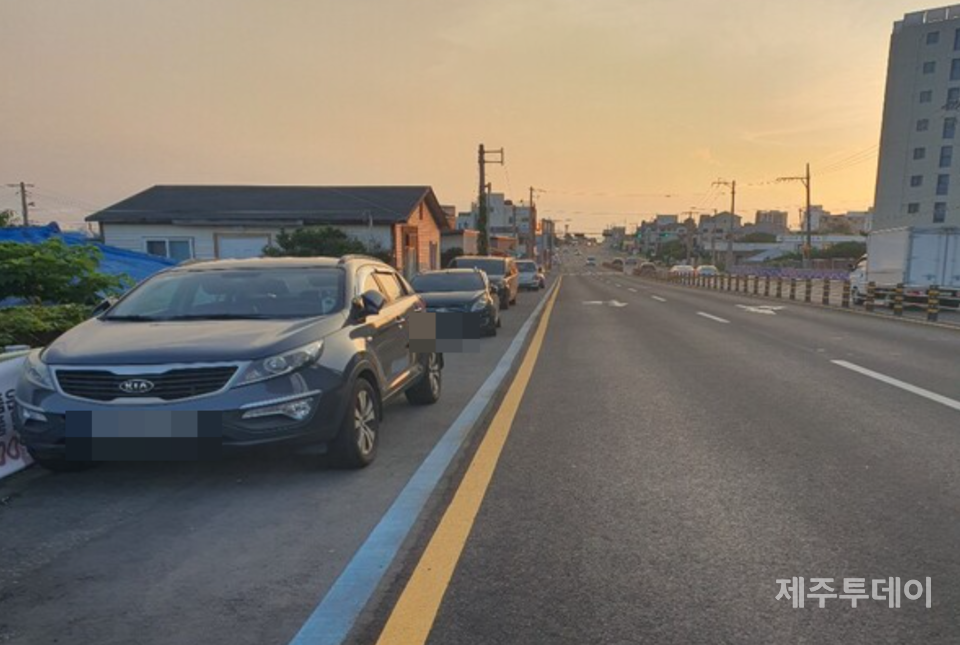 자전거 도로 위 불법 주차된 차량. (사진=이상현, 편집=조수진)