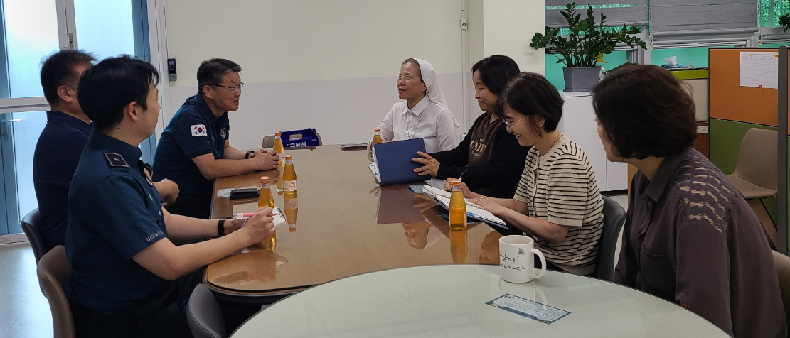 지난달 23일 서부경찰서 노형지구대와 1366 제주센터 관계자들이 간담회를 갖고 있다. (사진=1366 제주센터 제공)