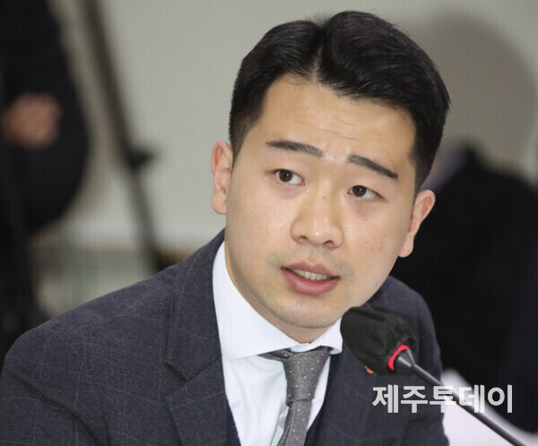 강경흠 제주도의원. (사진=제주도의회)