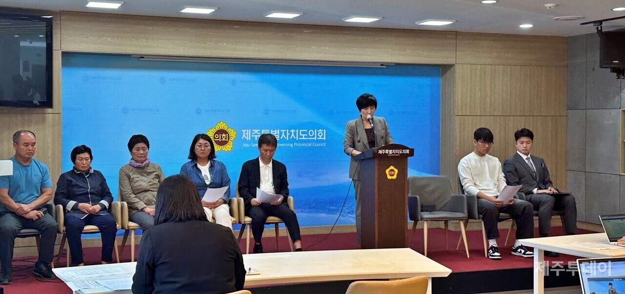 월정리 용천동굴과 동부하수처리장 문제 비상대책위원회, 세계유산 용천동굴을 지키는 사람들, 고기버 커뮤니티는 24일 제주도의회 도민카페에서 기자회견을 열고 공공하수도설치(변경) 고시 무효 확인' 행정소송 2심 판결에 불복, 상고하겠다고 밝혔다.  (사진=박지희 기자)