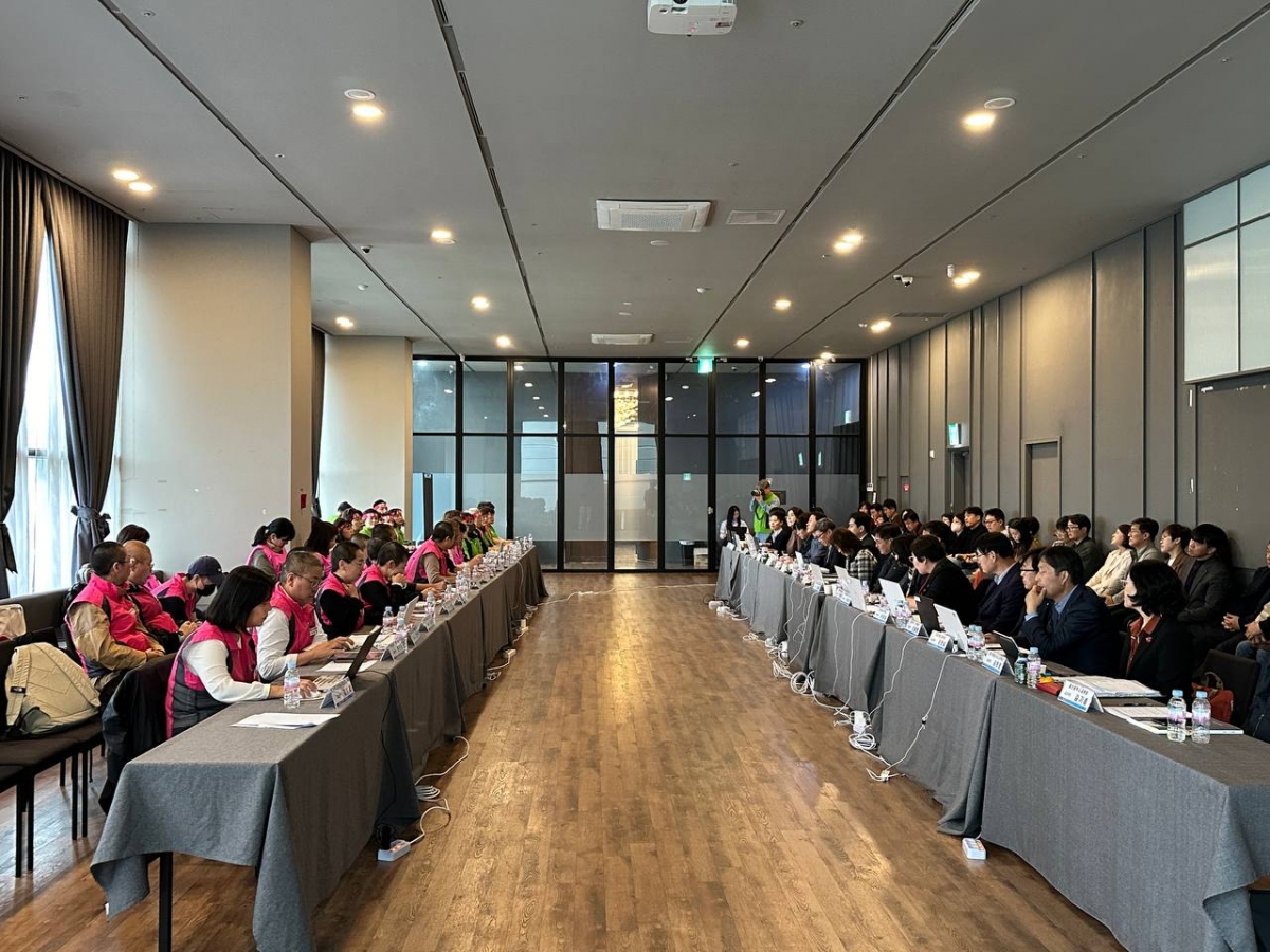 지난 14일 전국학교비정규직연대회의와 17개 시도교육청이 임금교섭 제4차 본교섭을 진행 중이다. (사진=전국학교비정규직노조 제공)