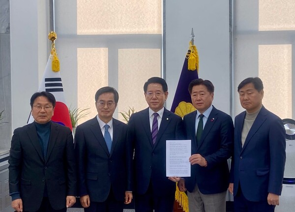 오영훈 제주도지사와 강기정 광주광역시장, 김동연 경기도지사, 김관영 전북특별자치도지사, 김영록 전남도지사는 4일 공동성명을 발표했다. (사진 출처=오영훈 제주지사 페이스북)