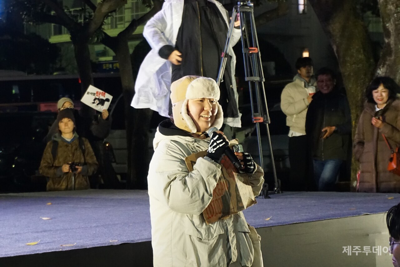 윤석열 즉각 퇴진요구 제주도민대회가 7일 오후 제주시청 앞에서 개최됐다. (사진=양유리 기자)