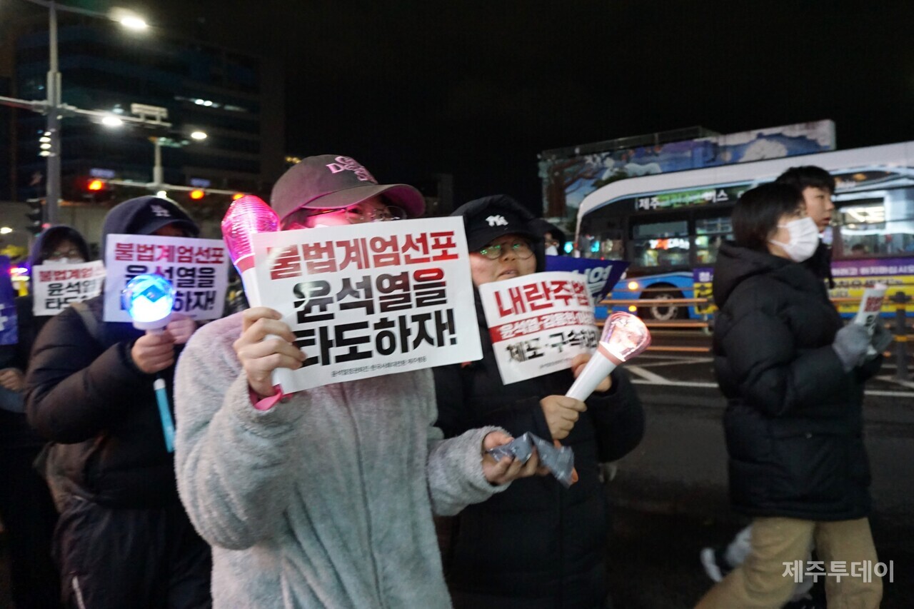 윤석열 즉각 퇴진요구 제주도민대회가 7일 오후 제주시청 앞에서 개최됐다. (사진=양유리 기자)