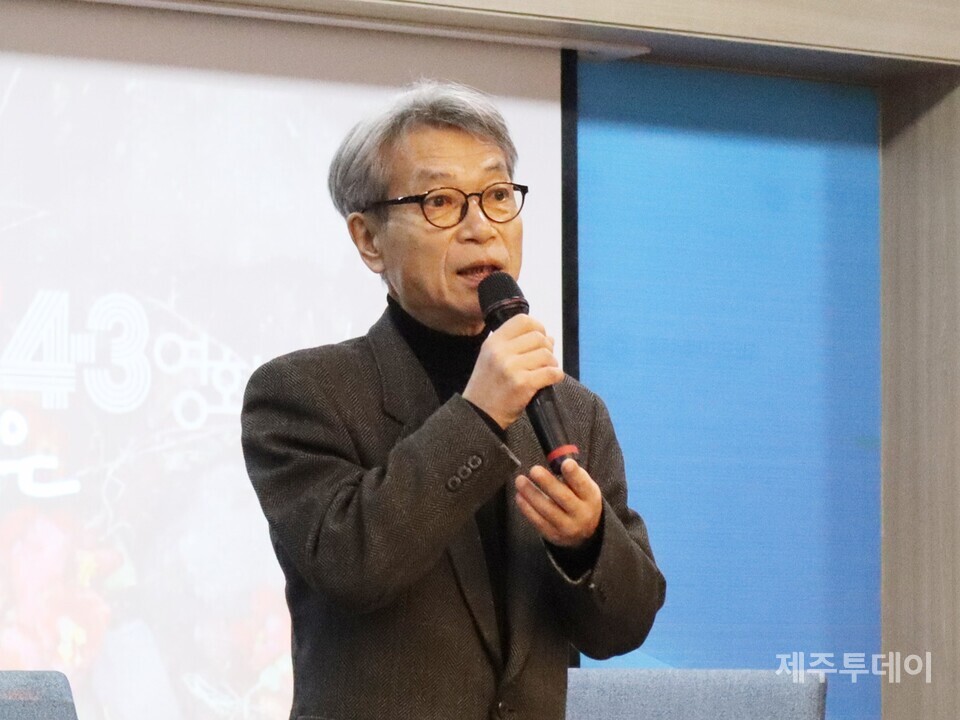 9일 오후 제주도의회 도민카페에서 열린 영화 '내 이름은'의 제작 관련 기자간담회에서 김종민 제주4.3평화재단 이사장이 발언하고 있다. (사진=조수진 기자)