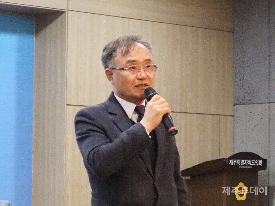 9일 오후 제주도의회 도민카페에서 열린 영화 '내 이름은'의 제작 관련 기자간담회에서 김창범 제주4.3희생자유족회 회장이 발언하고 있다. (사진=조수진 기자)