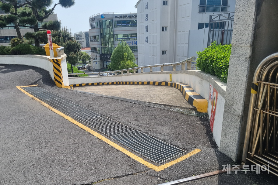 장애인이 접근하기 어려운 민방위대피소. (사진=제주장애인인권포럼)