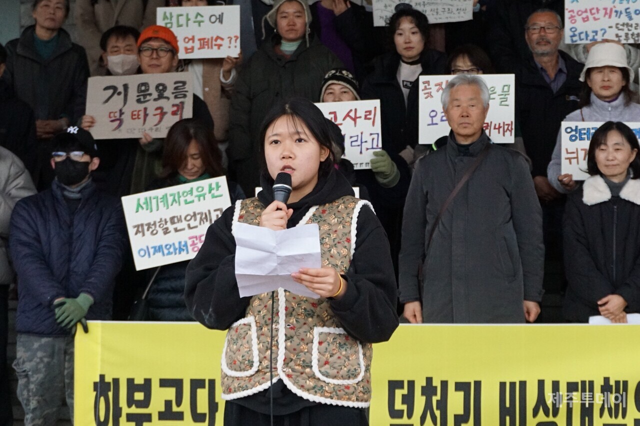 11일 열린 화북공단 이전 반대 덕천리 비상대책위원회 기자회견에서 김도하양이 발언하고 있다. (사진=양유리 기자)