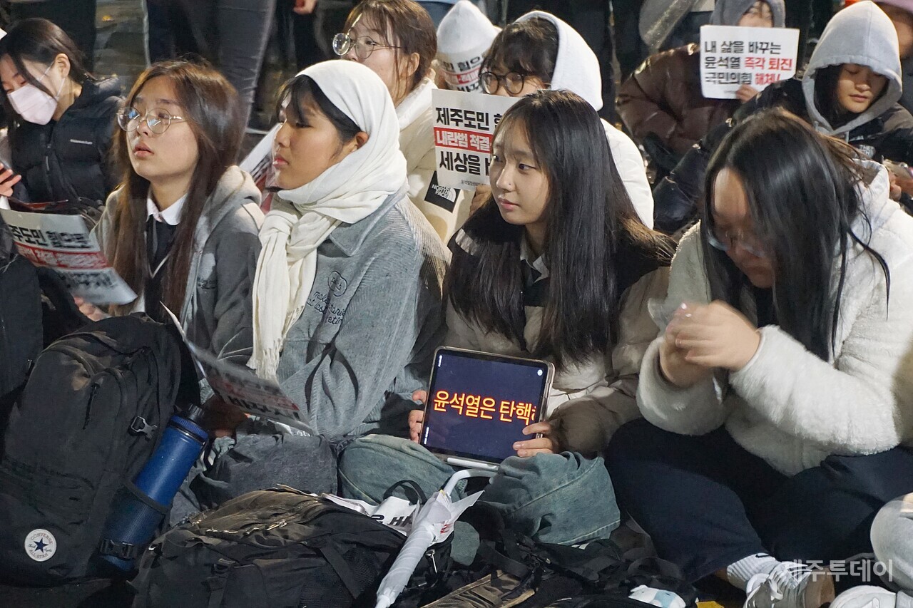 13일 오후 6시20분 제주시청 앞에서 제주청소년 윤석열 탄핵 사전대회가 열렸다. (사진=양유리 기자)