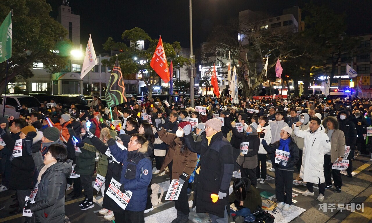 28일 열린 ‘윤석열 즉각 파면·처벌! 내란세력 청산! 사회대개혁! 제주도민대회’. (사진=양유리 기자)