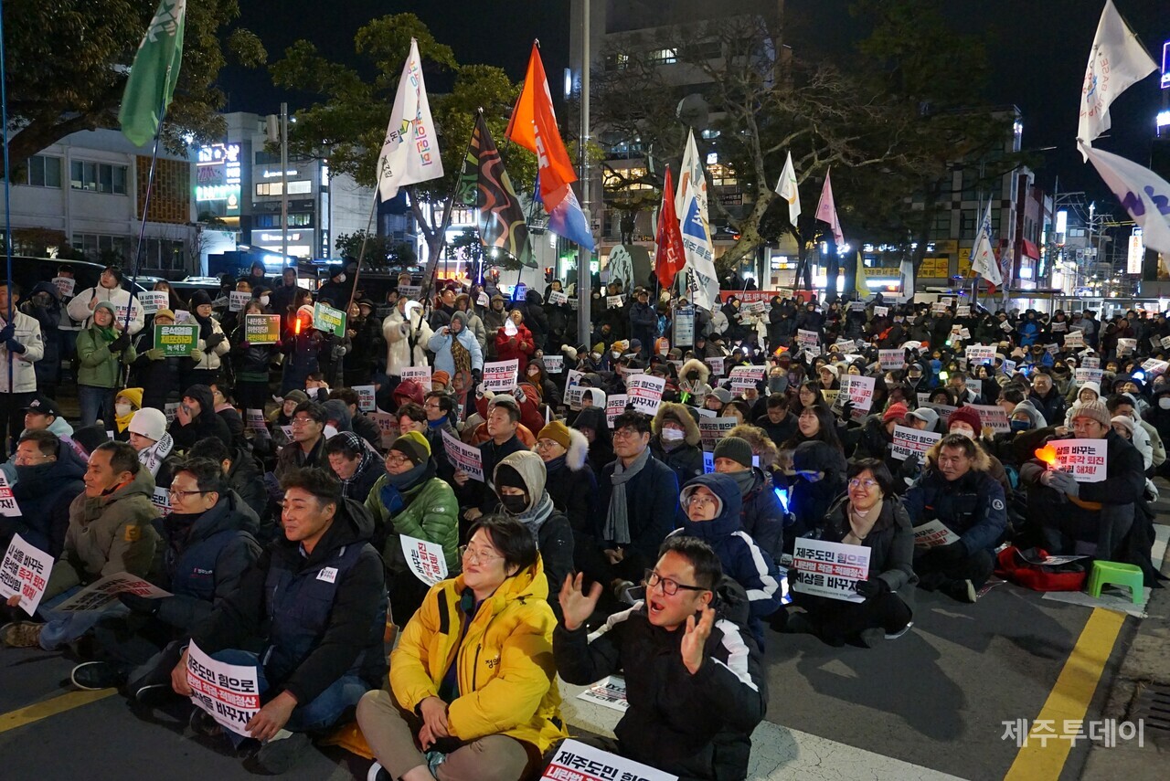 28일 열린 ‘윤석열 즉각 파면·처벌! 내란세력 청산! 사회대개혁! 제주도민대회’. (사진=양유리 기자)