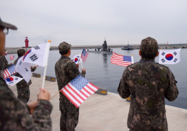 2017년 11월 22일 강정 해군기지(민군복합관광미항)에 입항하고 있는 미시시피함. (사진=주한 미 해군 사령부 제공)