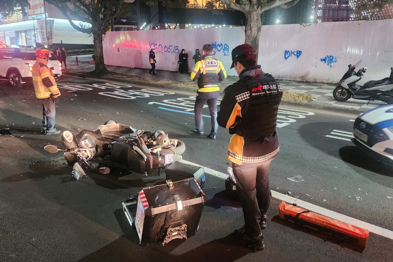 지난 19일 제주시 노형동에서 오토바이 사고가 발생했다. (사진=제주소방안전본부 제공)
