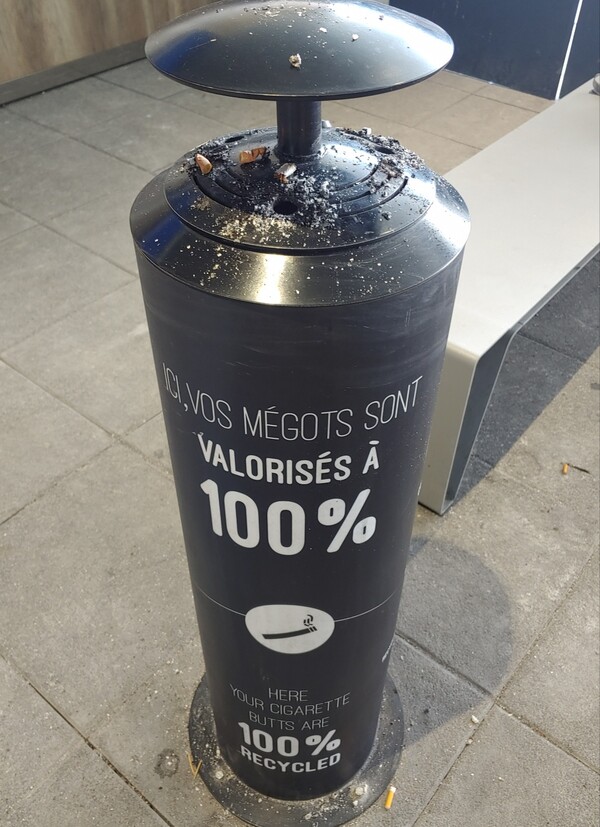 스페인의 담배꽁초 재활용을 위한 재떨이(사진=김재훈 기자)