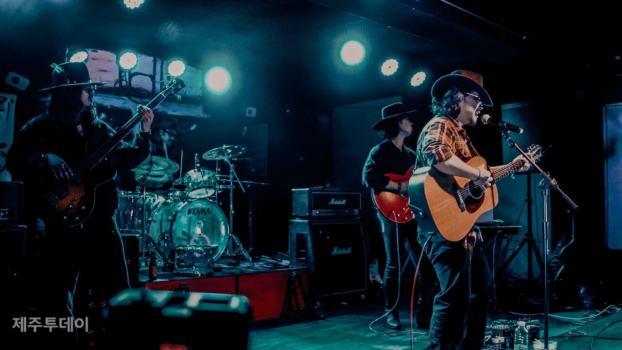 웬즈데이 오프(사진=락하두)