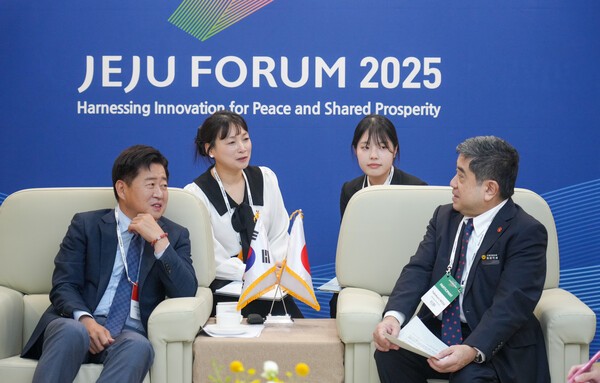 오영훈 제주지사와 이케다 다케쿠니 오키나와현 부지사(사진=제주특별자치도 제공)