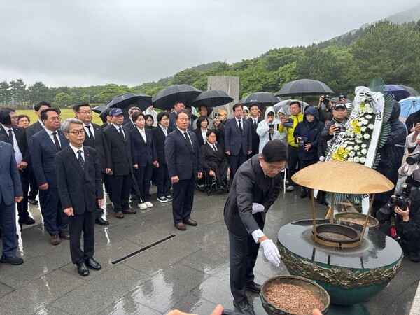 4,3평화공원을 참배하는 김문수 후보 /제주투데이 