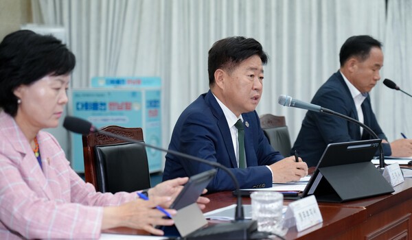 지난 4일 열린 ‘제20회 제주포럼 성과평가회’에서 오영훈 제주도지사(가운데)가 발언하고 있다. (사진=제주특별자치도 제공)