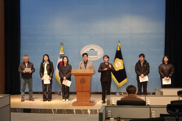 고부건 변호사 등이 12일 국회에서 오영훈 도지사 등에 대한 고발 기자회견을 진행했다. 