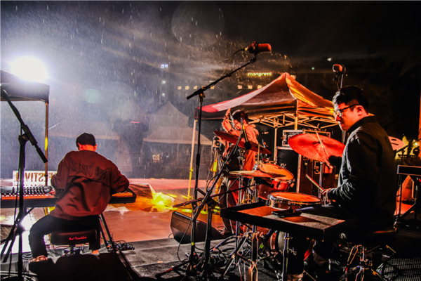 한웅원 밴드의 무대(사진=락하두 제공)