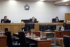 &apos;버스킹 10대 강제추행 50대 형량은?&apos; ... 그림자배심원 해보니