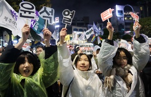 윤 탄핵 표결 하루 앞둔 오늘, 우리가 나눈 인사 “내일 봐!”