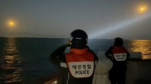 제주 어선 전복 사고 실종자 3명, 야간수색에도 못 찾아